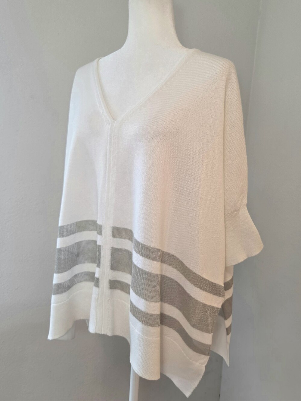 Trina Turk V-Neck Knit Tunic Poncho Top White and Silver Women's Large